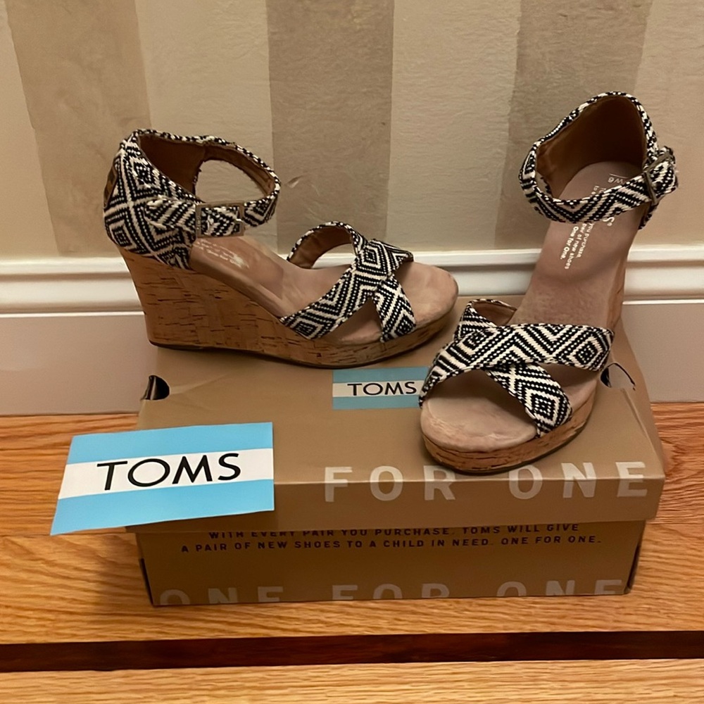 NEW TOMS